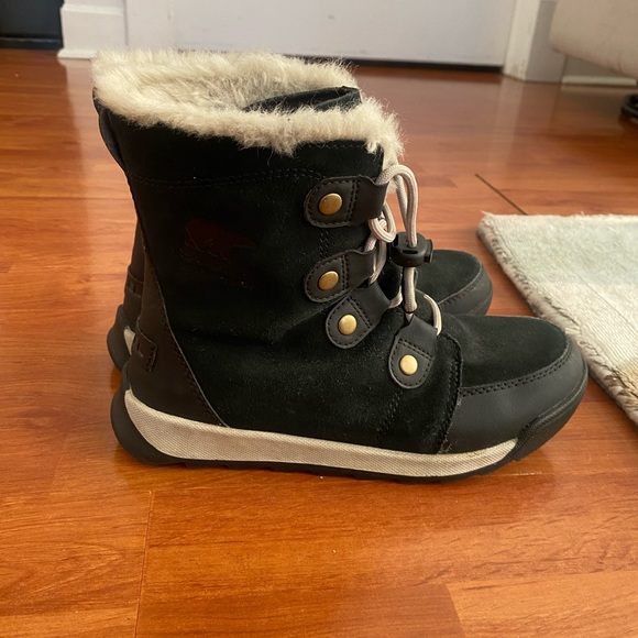 SOREL Kids Whitney™ II Short Lace Waterproof  Black Snow Boot Youth 4. - Picture 3 of 11
